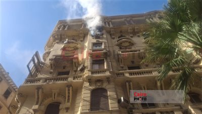 السيطرة على حريق عقار التوفيقية بوسط البلد.. وجارٍ أعمال التبريد لعدم تجدد النيران| خاص