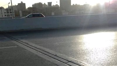 صور لسيخ حديد بمنتصف الطريق أعلى محور أحمد عرابي تثير الجدل.. وهيئة الطرق والكباري تتدخل 