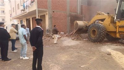 رئيس حي جنوب الغردقة بالبحر الأحمر يقود حملة لاسترداد أراضي تعود ملكيتها إلى الدولة على مساحة 225 مترًا| صور