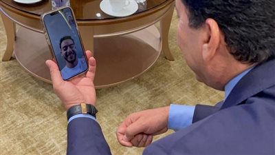وزير الرياضة يهنئ البطل الأولمبي محمد السيد بعد تتويجه بذهبية كأس العالم لسلاح الإيبيه