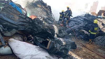 السيطرة على حريق مخزن موكيت ومفروشات بالبراجيل