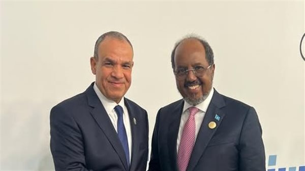 وزير الخارجية مع