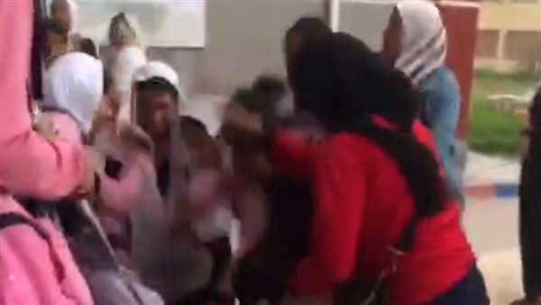 تعدي طالبات علي زمليلتهم