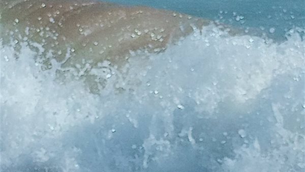 ارتفاع الأمواج بشواطئ