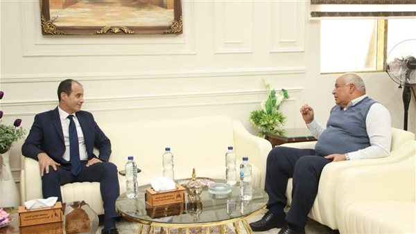 جانب من لقاء محافظ