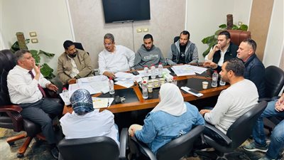 رئيس جهاز حدائق أكتوبر يعقد اجتماعًا لمتابعة مشروع 810 عمارة