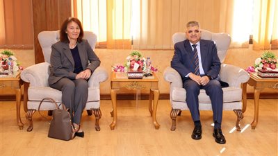 رئيس قناة السويس يلتقي وفد بعثة صندوق النقد الدولي للتعرف على أنشطة ومشروعات الهيئة