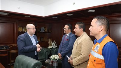 محافظ بني سويف يكرّم مشرف غرفة العمليات بالإسعاف لإنقاذه عامل نظافة تعرض لتوقف تنفس مفاجئ خلال عمله