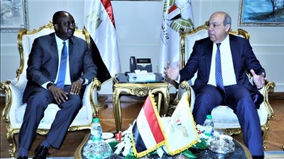 وزير الطيران يبحث مع وفد مؤسسة التمويل الدولية الموقف الاقتصادي لطرح مطار الغردقة للقطاع الخاص