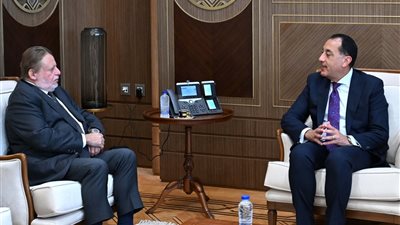 رئيس الوزراء يلتقي محافظ البنك المركزي لمتابعة جهود التنسيق المشترك في عدد من الملفات الاقتصادية