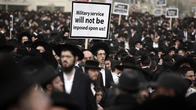 سيارة تدهس عددا من الحريديم خلال تظاهرة ضد التجنيد في الجيش الإسرائيلي