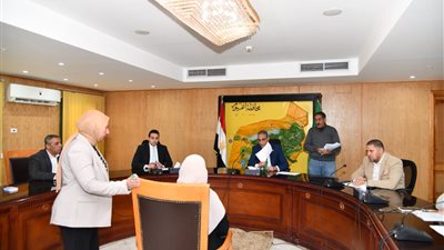 محافظ الفيوم يوجه بتوفير الرعاية الصحية والعلاج اللازم لعدد من الحالات المرضية