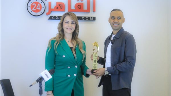 الكاتب الصحفي محمود