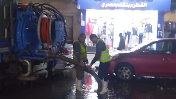 فرق الطوارئ تواصل