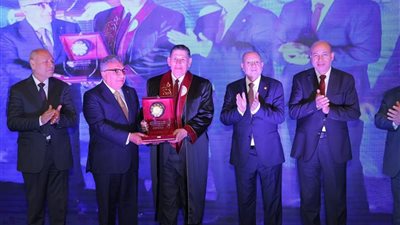 جامعة عين شمس تحصد جائزتين في مسابقة الدكتور محمد ربيع ناصر للبحث العلمي في مجال العلوم الطبية لعام 2025