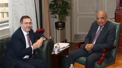 الكهرباء: خطط مشتركة مع بريطانيا لجذب استثمارات جديدة في مشروعات الطاقة المتجددة