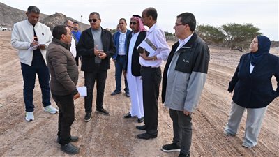 محافظ جنوب سيناء يتفقد ساحة انتظار النقل الثقيل بمدينة طابا ويوجه ببدء التشغيل التجريبي