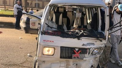 بها 5 صغار.. تصادم سيارة سوزوكي مع ملاكي بحدائق أكتوبر