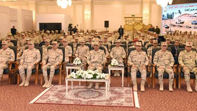 وزير الدفاع يلتقي مقاتلي قوات حرس الحدود.. ويكرم عددًا من المتميزين