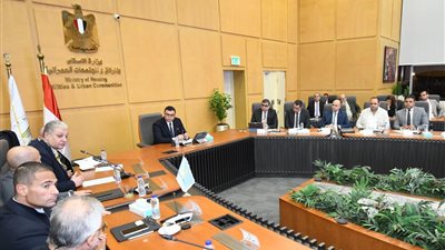 وزير الإسكان يتابع موقف مشروع منطقة الأعمال المركزية بالعاصمة الجديدة
