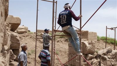 مصدر بالآثار: استمرار أعمال الترميم والتوثيق في بوابة الملك رمسيس الثالث بالكرنك 
