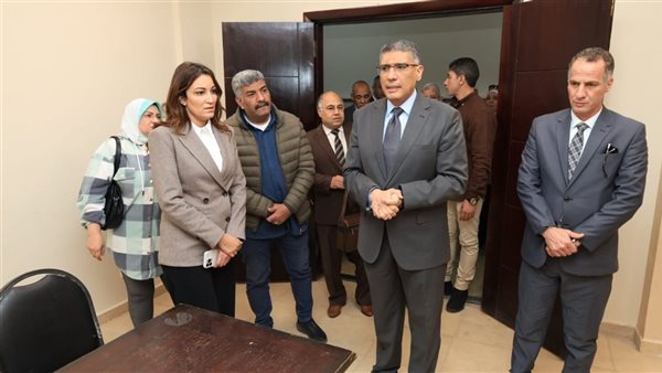 جانب من زيارة المحافظ