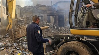 السيطرة على حريق بمنطقة حلقة السمك القبلية في منفلوط بأسيوط| صور