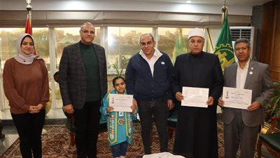 محافظ القليوبية يكرم الطالبة مريم إبراهيم لفوزها بالمركز الثاني بالمشروع الوطني للقراءة