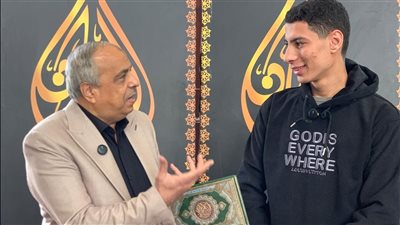 حاسوب القرآن.. طالب بكلية الطب يذهل لجنة التحكيم في مسابقة بورسعيد الدولية