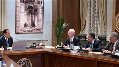 مدبولي يلتقي رئيس فيكا الفرنسية لاستعراض خطط المجموعة للتوسع في قطاع الأسمنت بالسوق المصرية