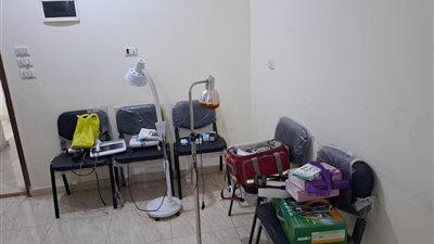 صحة سوهاج تضبط شابًا ينتحل صفة أخصائي علاج طبيعي ويدير مركزًا غير مرخص بقرية أولاد غريب