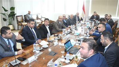 وزير الإسكان يتابع موقف مشروعات مارينا ومدينة العلمين الجديدة