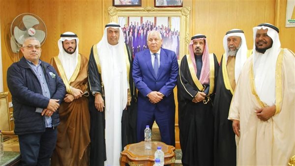 جانب من لقاء محافظ