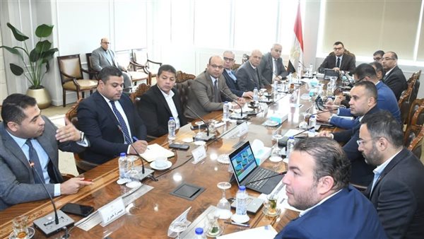 خلال الاجتماع