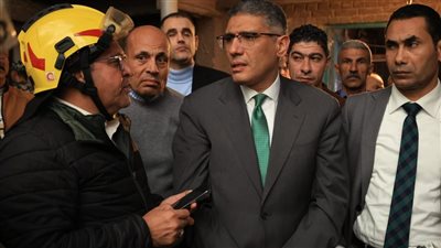 محافظ الجيزة يتفقد موقع تسريب غاز داخل عقار في إمبابة 