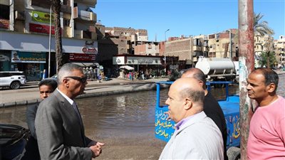 محافظ أسوان يتفقد موقع الكسر المفاجئ بخط مياه الشرب العمومي