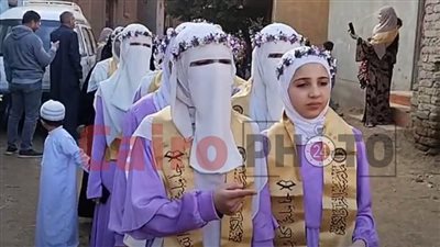 مسيرة لحفظة القرآن تجوب كفر شبرا زنجي قبل حفل تكريمهم بالمنوفية | صور