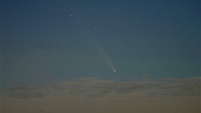 مذنب يثير دهشة العلماء بعد صور جديدة تكشف نشاطًا غير معتاد قبل مروره قرب الأرض