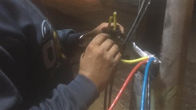 حي وسط بالإسكندرية يستكمل أعمال إضاءة نطاق الحي