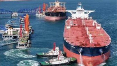 إيران تحتجز 18 فردًا من ناقلة نفط صادرتها في خليج عُمان