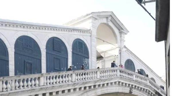 شابة تونسية تستولي