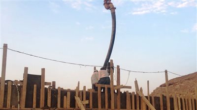 محافظ أسوان يوجه بتنفيذ بئر سحب لإنهاء شكوى المياه الجوفية بقرية الدكة بنصر النوبة