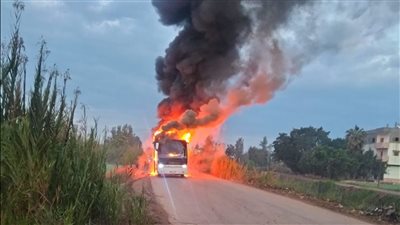 اندلاع حريق في أتوبيس على طريق كفر الشيخ - سيدي سالم 