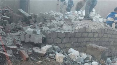تصدع وسقوط جزئي.. شكاوى أهالي جريس بالمنوفية من انهيار عدد من المنازل بسبب ماسورة مياه