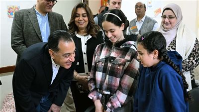 رئيس الوزراء يتفقد مكتبة مصر العامة بشبين القناطر.. ويؤكد دعم المشروعات الثقافية