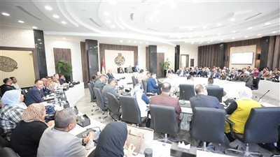 محافظ أسوان يوجه بالإسراع بمعدلات تنفيذ الخطة الاستثمارية للعام الحالي