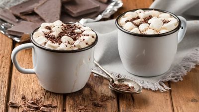 مشروب السعادة في دقائق| طريقة عمل الهوت شوكلت.. مقادير بسيطة وطعم رائع