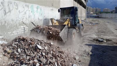 إزالة 10 أطنان أتربة ورديم من محور المحمودية وتحصيل غرامات فورية ضمن حملات حي غرب الإسكندرية