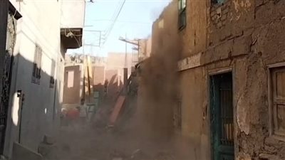 في الشارع بلا مأوى.. 8 أسر بعد انهيار منازلهم بالمنوفية: البيوت كانت بتقع وخدنا عيالنا وجرينا