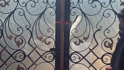 إغلاق وتشميع قاعة أفراح مخالفة و8 مخازن غير مرخصة بالعبور